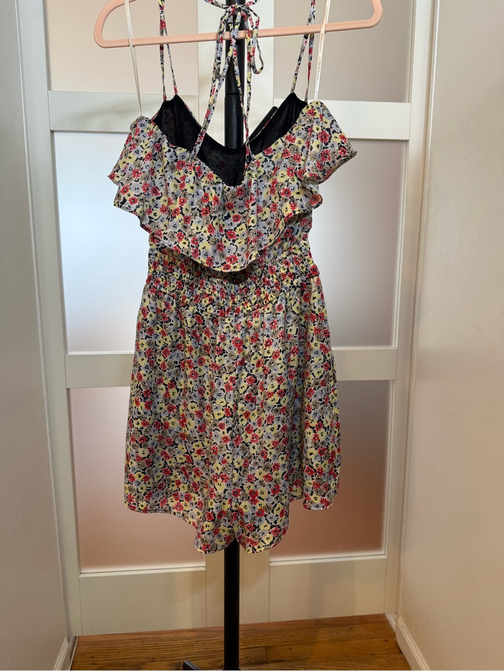 BCBGeneration Floral Ruffle Romper, size M. - Picture 5 of 13